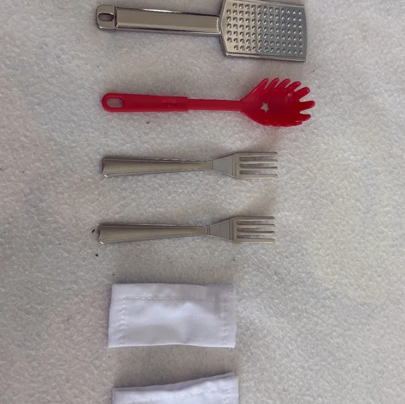 American Girl Truly Me Spaghetti Dinner Set for 18'' Doll With Box - Picture 3 of 5